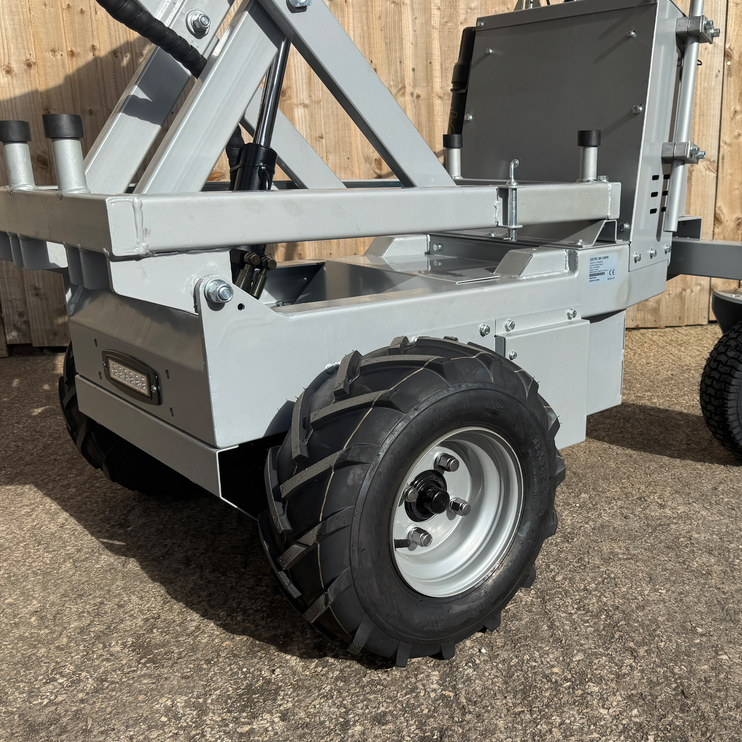 CRD50-EHT | Fully Electric | 500kg | Hydraulic High Tip | Power Barrow