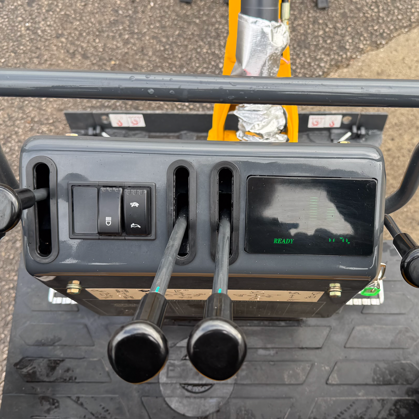 Shantui SE12 Mini Excavator | Kubota Engine Euro Stage 5 | 1200kg | 3 Cylinder