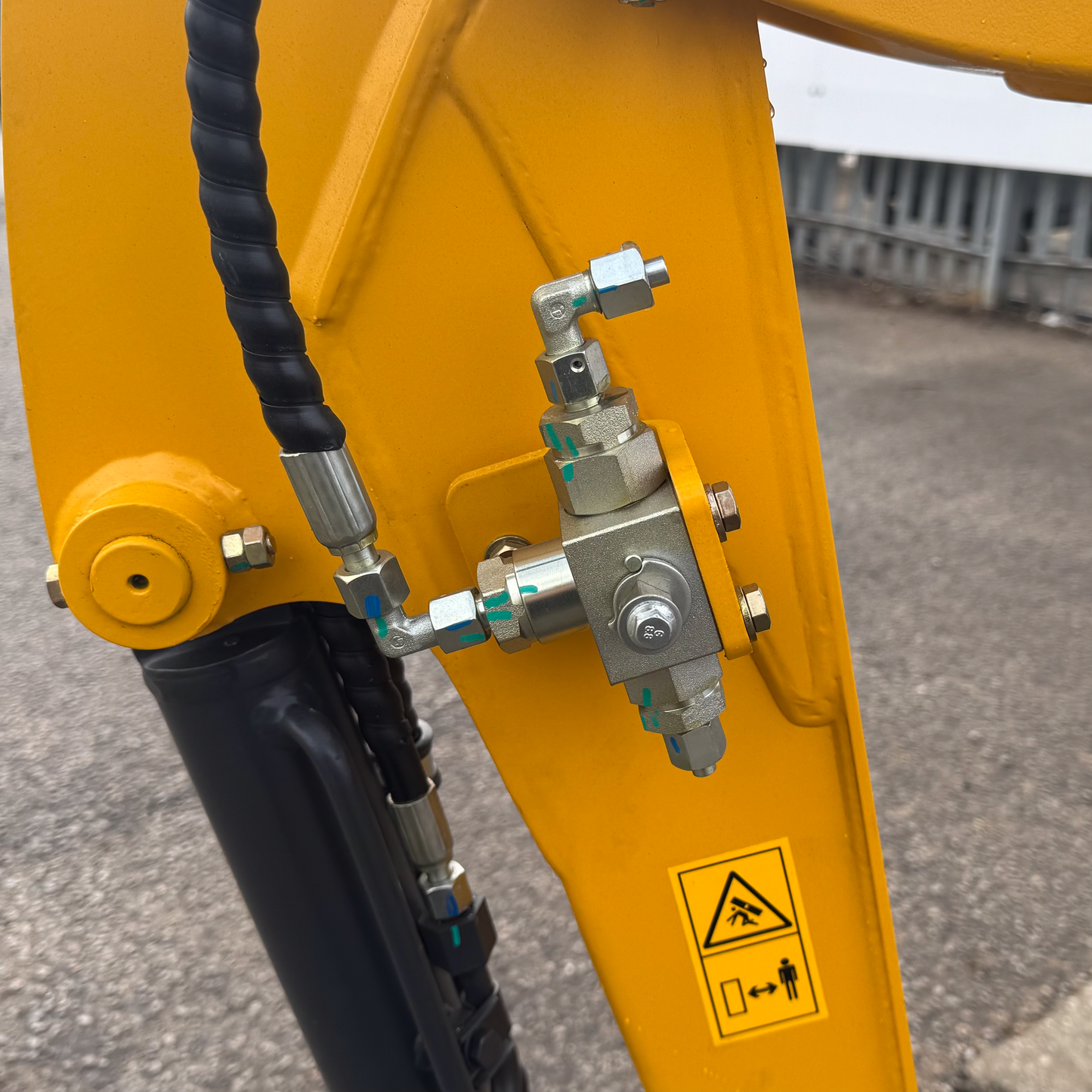 Shantui SE12 Mini Excavator | Kubota Engine Euro Stage 5 | 1200kg | 3 Cylinder