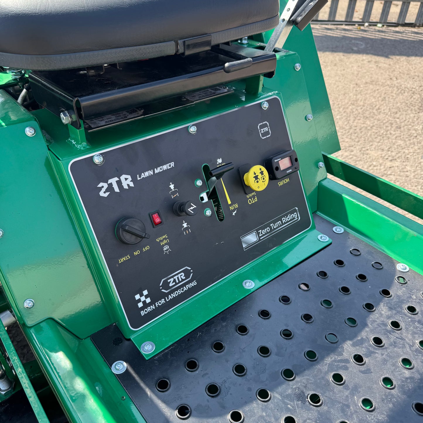 Courier Damaged Meadow Master 42" Zero Turn Ride On Lawn Mower Honda GX630