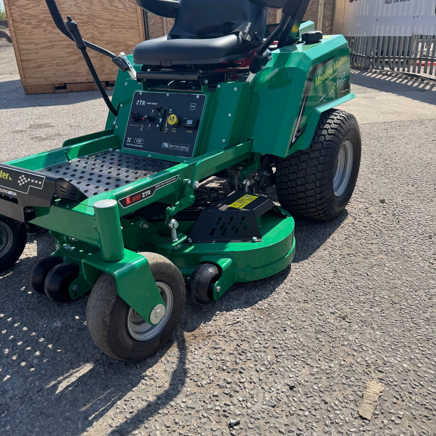 Courier Damaged Meadow Master 42" Zero Turn Ride On Lawn Mower Honda GX630