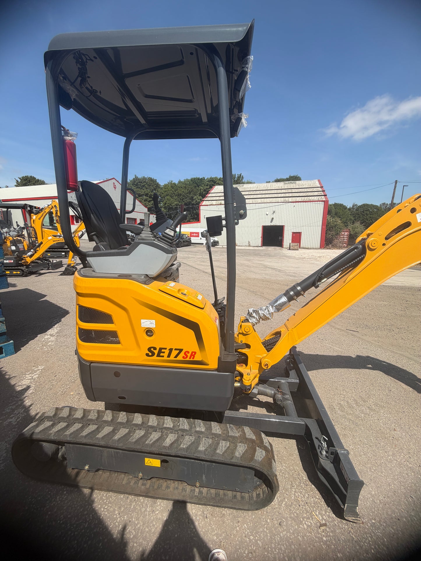 EX Demo Shantui SE17SR Mini Excavator | Kubota Engine Euro Stage 5 | 1800kg | 3 Cylinder