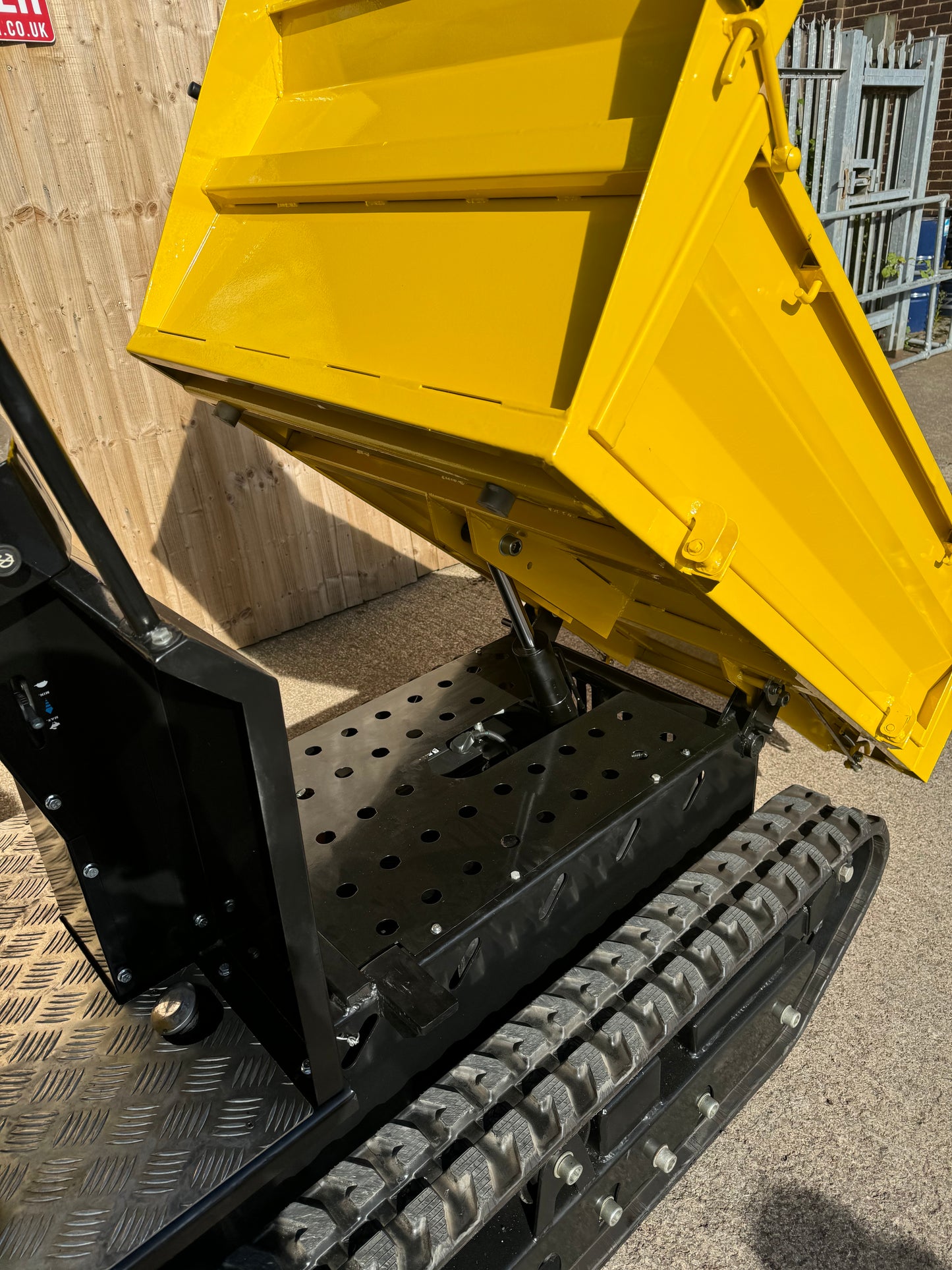 Crytec | 1300KG | Hydraulic Tracked Dumper | 23hp | Petrol | CRD130H-V