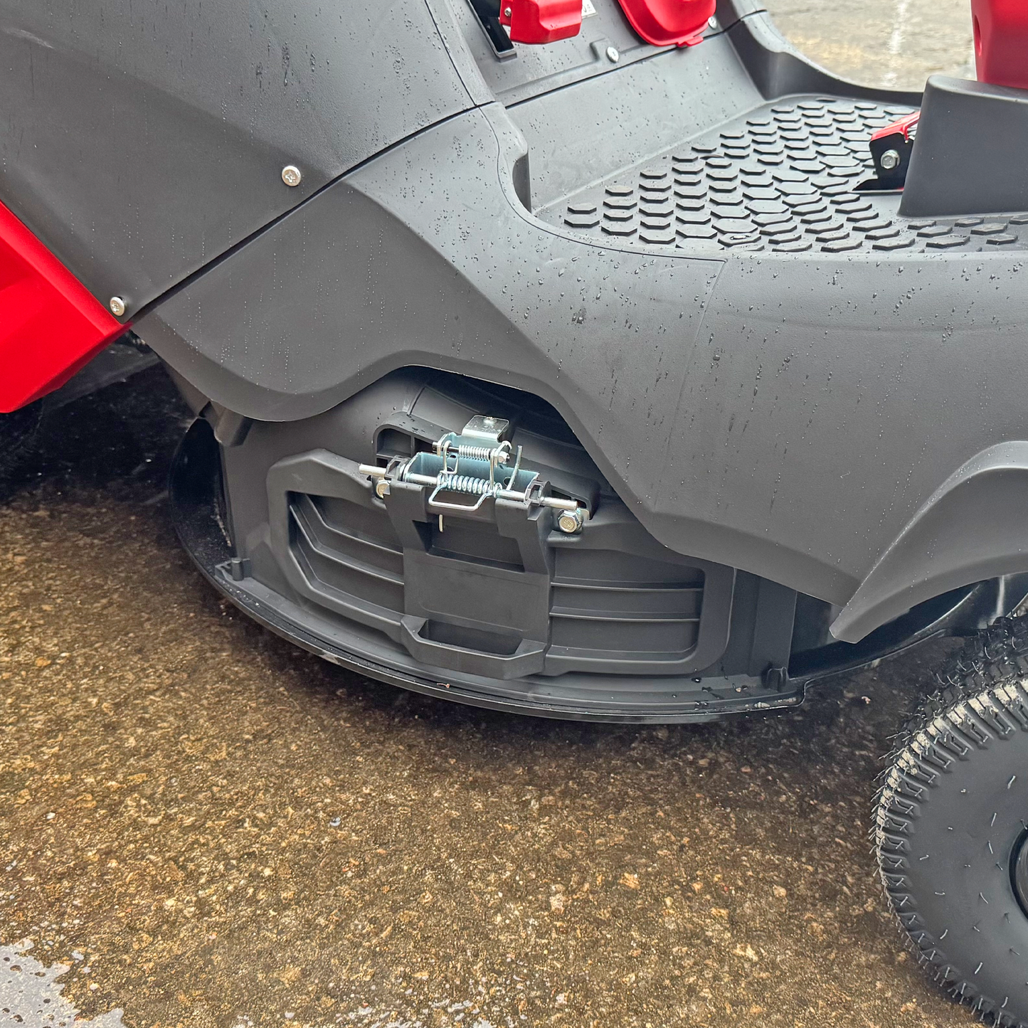 Crytec 26 inch Ride On Petrol Lawn Mower 224cc Mulcher