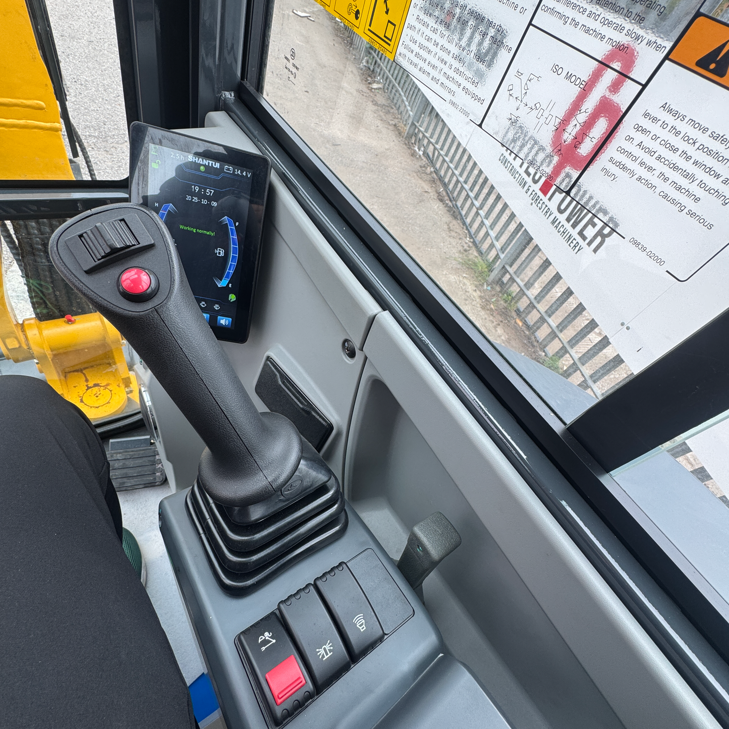 Shantui SE27SR Mini Excavator | Yanmar Engine Euro Stage 5 | 2750kg | 3 Cylinder