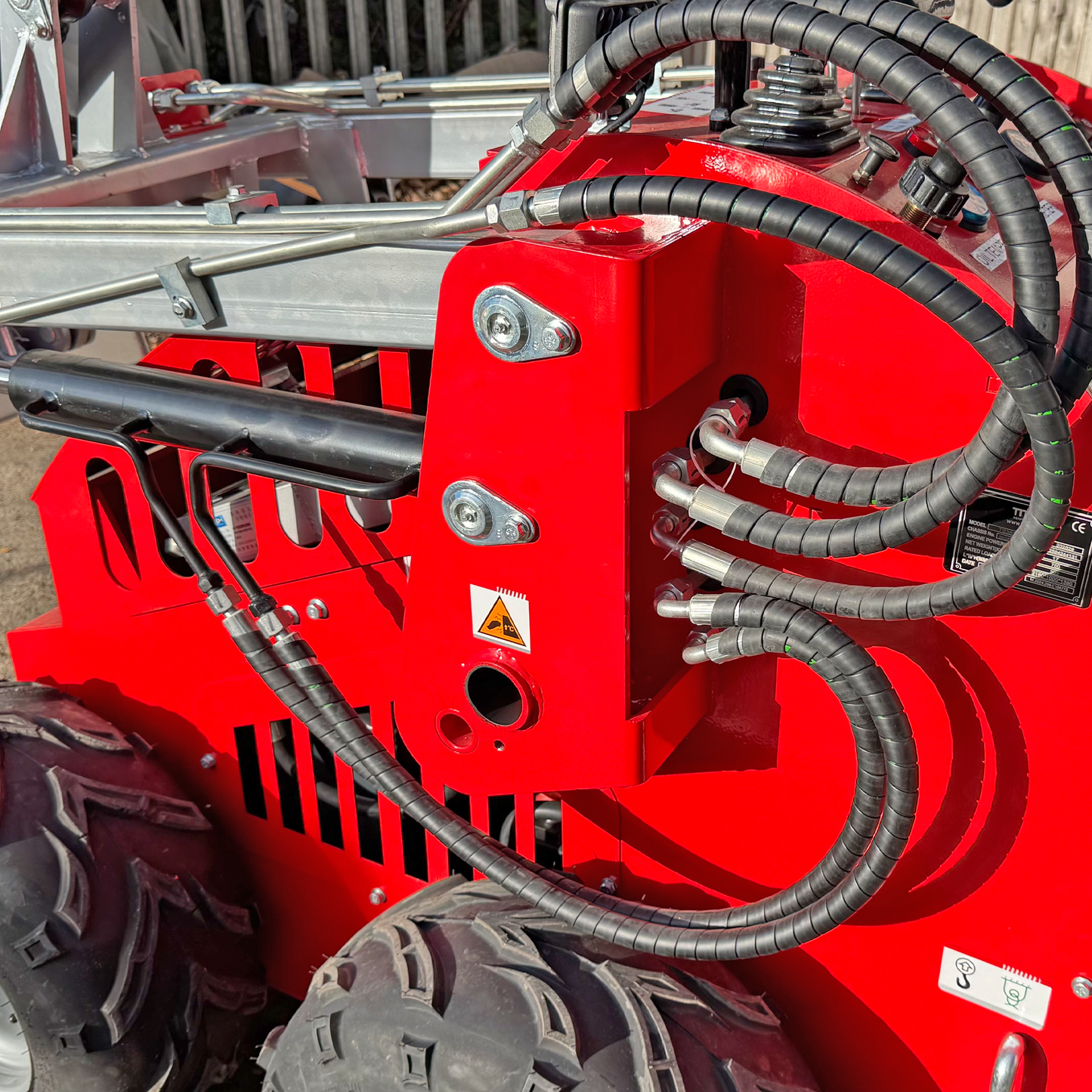 Crytec Mini SKid Steer Loader 4X4 Drive 23HP Rato Engine